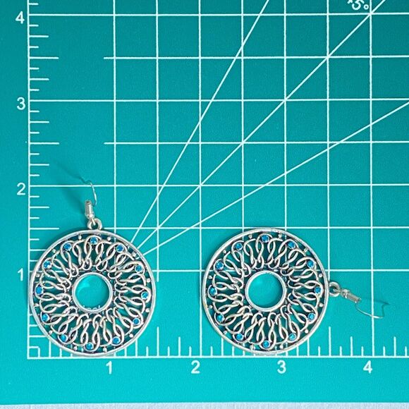 Silver Tone Dangle Drop Earrings Blue Stone Studded Pinwheel Pattern - Picture 9 of 9